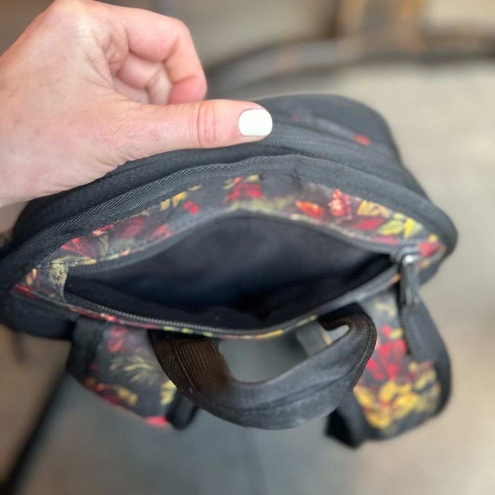 Nike Black Floral Backpack - Picture 4 of 7